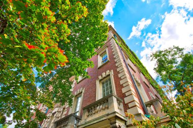 Boston Üniversitesi yatakhaneleri Boston Üniversitesi kampüsüne yakın.