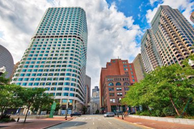 Boston, Anne, ABD-20 Ekim 2017: Boston şehir merkezi finans bölgesi ve şehir silueti güneşli bir günde