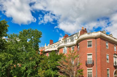 Boston Üniversitesi yatakhaneleri Boston Üniversitesi kampüsüne yakın.