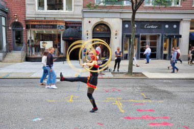 Boston, MA, ABD-29 Ekim 2018: Newbury Street festivali şehir merkezinde