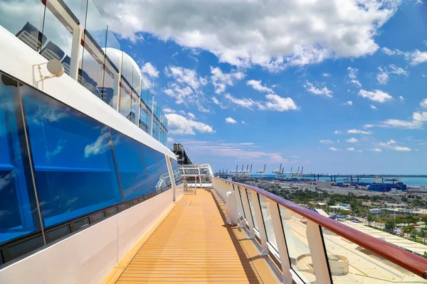 Cruise Ship Departing Caribbean Vacation Miami Port — Stock Photo, Image