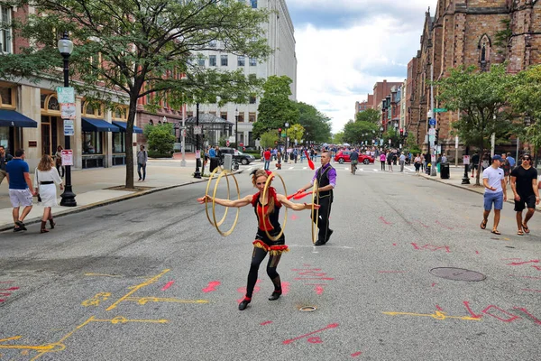 Boston, MA, ABD-29 Ekim 2018: Newbury Street festivali şehir merkezinde