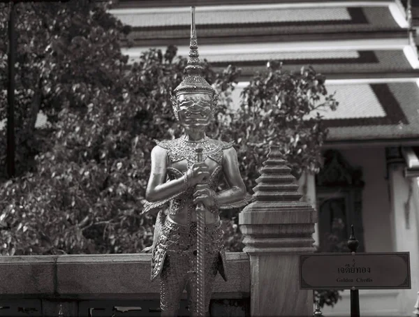 Bangkok, Tayland dev canavar Ramayana heykeli 