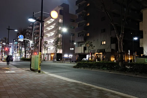 Metro şehrinde sokakta yangın hortumu