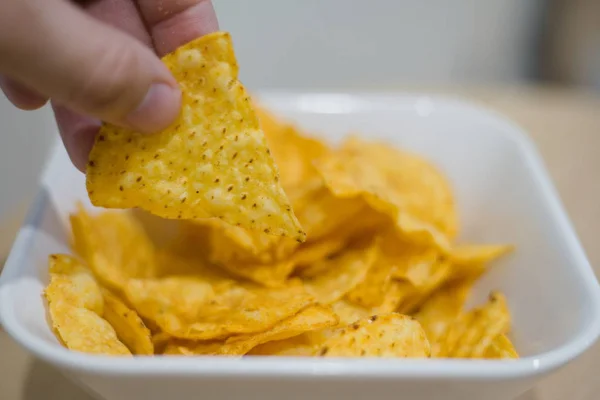 Mısır cipsi toplama