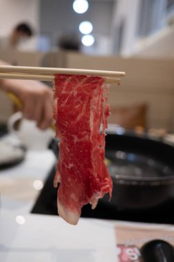 # Yemek çubuğuyla et tutmak #