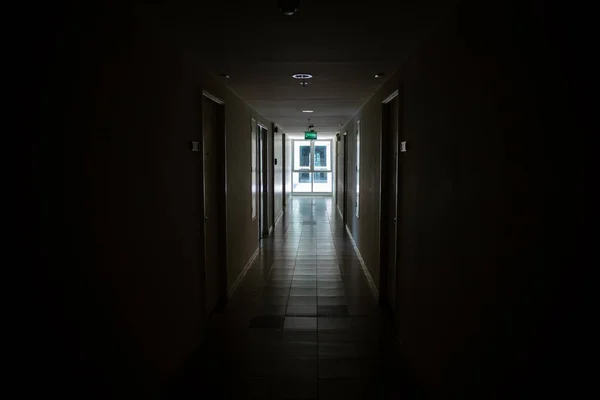 Karanlık yol ışığa götürür