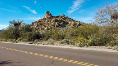 Scottsdale Arizona Troon Mahallesi'nde parlak ve güneşli bir gün
