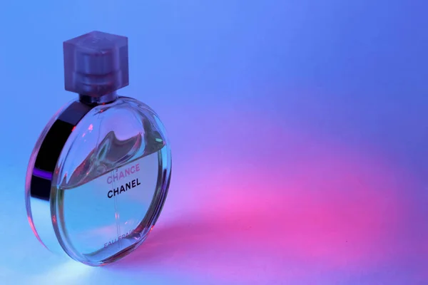 Scottsdale Arizona Usa April 2019 Chanel Chance Perfume Blue Pink — стоковое фото