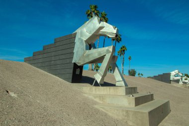 Scottsdale, Arizona / ABD 7 Mayıs 2019: The Water Mark Gargoyles