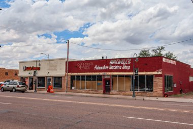  Maxwells Otomotiv Makine Dükkanı ve Little Caesars Pizza Holbrook içinde