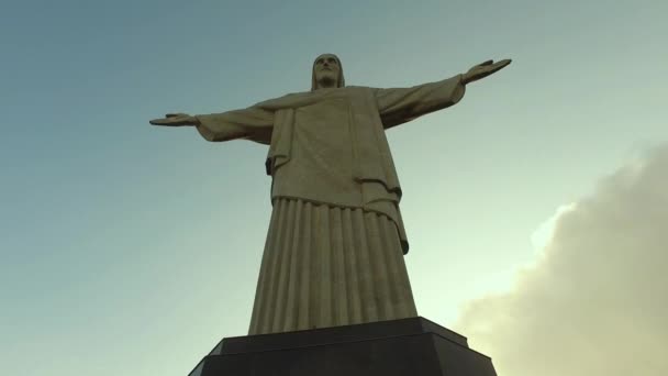 Христос Воскресший, Рио-де-Жанейро, Бразилия. Под знаменитой статуей Иисуса — стоковое видео