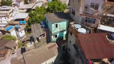 Favela İHA Hava Görüntüsü. Getto Mahallesi, Rio De Janeiro, Brezilya 'daki Evler