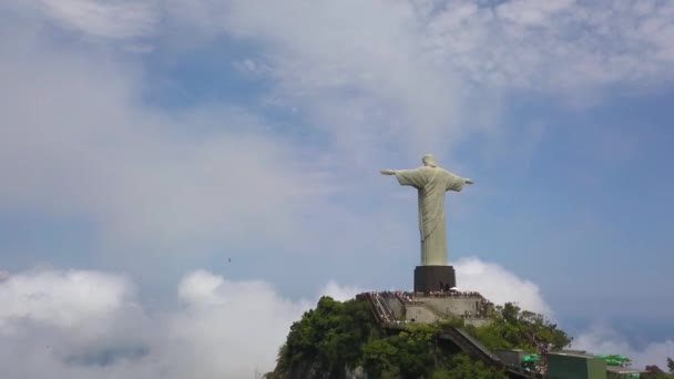 Cristo Famoso A Escultura Redentora Acima do Rio de Janeiro, Brasil, Vista Aérea — Vídeo de Stock