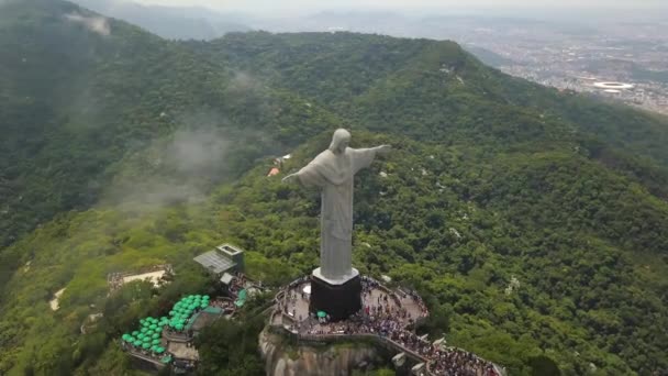 Jesus Christ Standbeeld Rio De Janeiro Brazilië, antenne. Iconisch monument en oriëntatiepunt — Stockvideo
