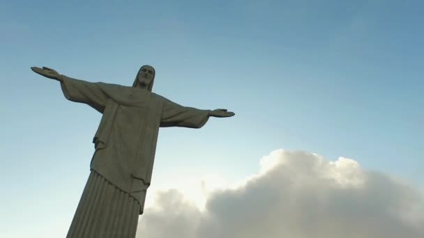 Jézus szobra bezárul. Krisztus a Reedemer, Rio De Janeiro, Brazília, mérföldkő — Stock videók