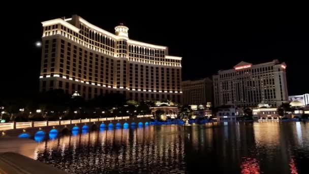 Казино отеля Bellagio Without Fountain. Лас-Вегас Стрип во время пандемии Ковид-19 — стоковое видео