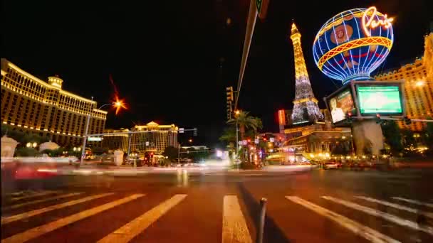 Night on Las Vegas Strip, Timelapse of Pedestrian Crosswalk and Car Traffic — Stock Video