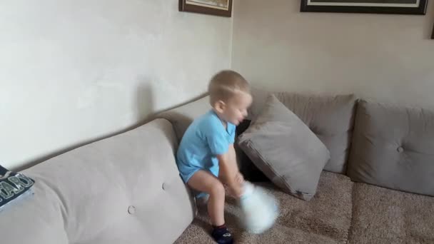 Funny Two Year Old Boy Trying To Pull On Diaper by Himself — Stok Video