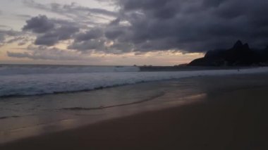 Alacakaranlık Ipanema Sahili ve Atlantik Okyanusu, Rio De Janeiro, Brezilya, Panorama