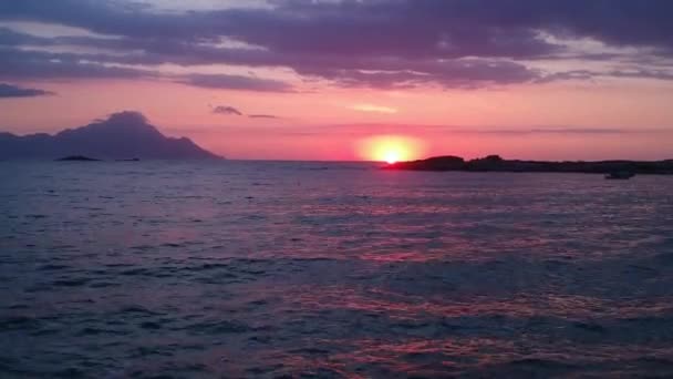 Vista aérea do nascer do sol mágico sobre o mar Mediterrâneo — Vídeo de Stock