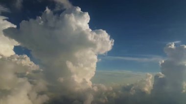 Bulutların Şekli, Uçağı Kapat Manzarası. Stratosferde Uçmak