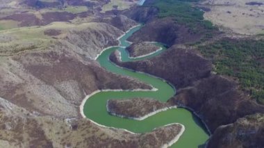Uvac Nehri Kanyonu ve Ortalama, Sırbistan. Doğa Rezervinin Drone Hava Görüntüsü