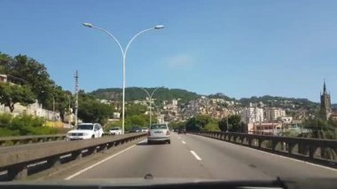 Rio de Janeiro 'da Hillside Favela ve Trafiğin Genel Bakış Açısı