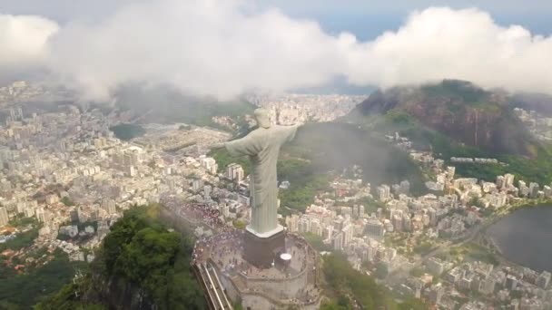 Estatua famosa de Jesús sobre Río de Janeiro, Vista aérea de Cristo Redentor — Vídeo de stock