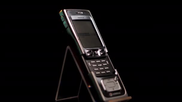 Nokia N91 Vintage Slider κινητό τηλέφωνο από το 2000, Περιστροφή κοντά — Αρχείο Βίντεο