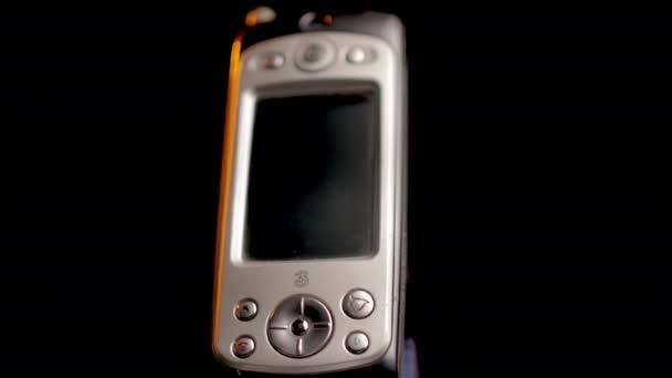 Motorola A920, Smartphone Vintage A partir dos anos 2000, Close Up. Gadget de telefone celular antigo — Vídeo de Stock