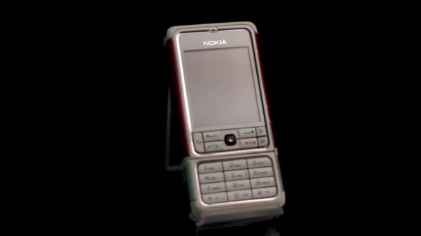 Nokia 3250 Thunder Old Vintage κινητό τηλέφωνο από το 2000, Περιστροφή Κλείσιμο — Αρχείο Βίντεο