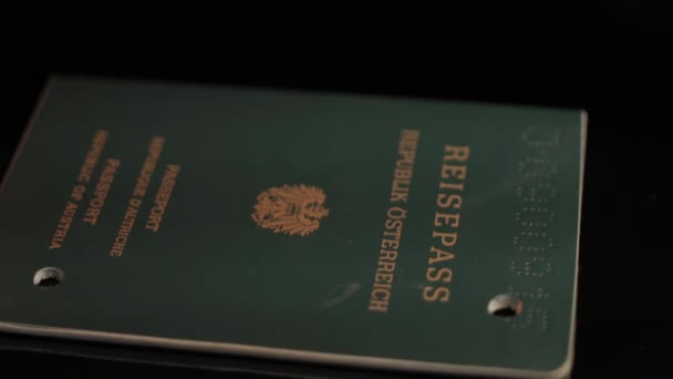 Starý rakouský cestovní pas ze 70. a 80. let. Spinning Close Up — Stock video