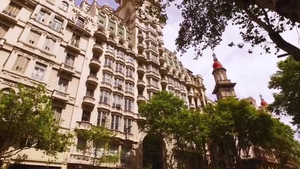 Buenos Aires, Argentína. Alacsony látószögű kilátás Palacio Barolo épület mérföldkő — Stock videók