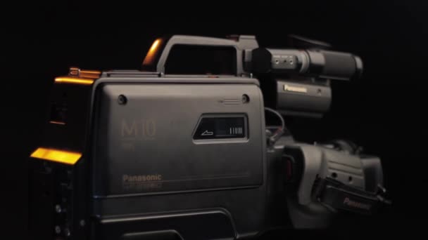 Panasonic M10 Vintage VHS Tape Video Camcorder From 1990, Spinning Close Up — 비디오