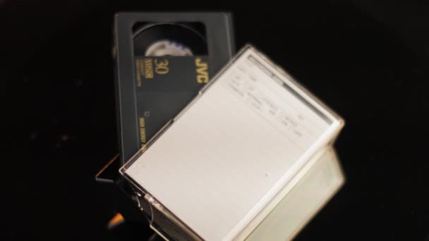 Fita de vídeo JVC VHS-C, antigo formato de gravação de 1980 e 1990 Full Frame — Vídeo de Stock