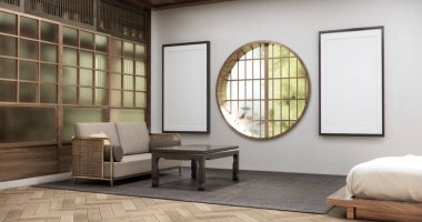 Sağda ve solda iki dikey pencere var. Salonda beyaz duvarlı ve ahşap zemin 3D döşemeli kanepe mobilyaları var.