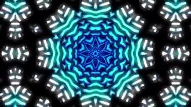 Siyah arka planda dönen çok renkli kaleydoskopların desenleri. Soyut hareket grafikleri. Fraktal animasyon. Güzel parlak bir süs. Sonsuz döngü