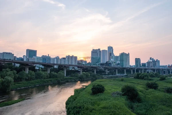 Solnedgång över Tancheon-floden — Stockfoto