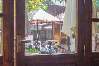 pencerenin bulanık arka planı