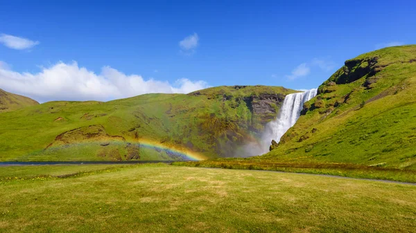 Красивий Водоспад Skogafoss Веселки Природного Визначною Ісландії — стокове фото