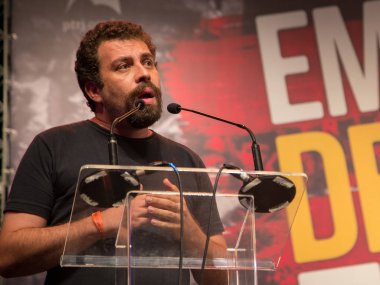 Rio de Janeiro, Brezilya - 16 Ocak 2018: Guilherme Boulos, Casa Grande Tiyatrosu'nda Lula'nın özgürlüğü için bir toplantıda bir konuşma yaptı