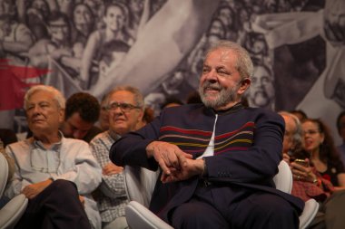 Rio de Janeiro, Brezilya. 16 Ocak 2018 Eski Brezilya Cumhurbaşkanı Luis Inacio Lula da Silva Casa Grande Tiyatrosu'nda düzenlenen siyasi toplantıda gülümseyerek