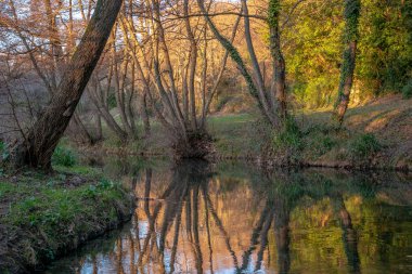 Uzes, Fransa'daki Eure Vadisi'nde manzara