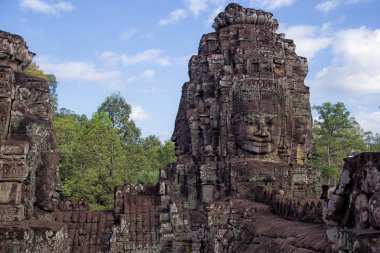 Angkor Wat kalıntıları, Kamboçya, bir tapınak kompleksi ve dünyanın en büyük dini anıtlarından biri