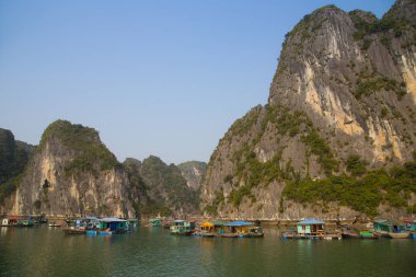 Ha Long Bay sularında Yüzen Köy, Vietnam