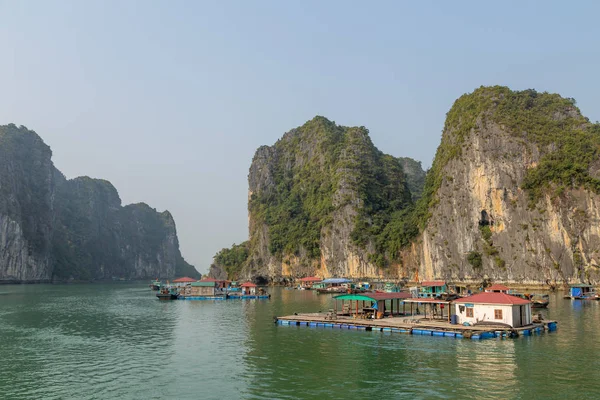 Pueblo Flotante Las Aguas Long Bay Vietnam —  Fotos de Stock