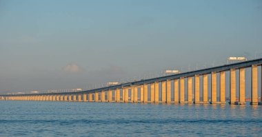 Guanabara Körfezi'ndeki Rio-Niteri Köprüsü, Rio de Janeiro, Brezilya