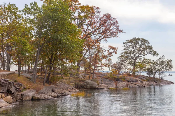 Larchmont Nueva York Octubre 2013 Parque Manor Larchmont Paisaje Otoñal Imágenes De Stock Sin Royalties Gratis