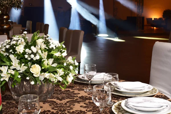 Luxe, arrangement élégant de table de réception de mariage, cent floral — Photo